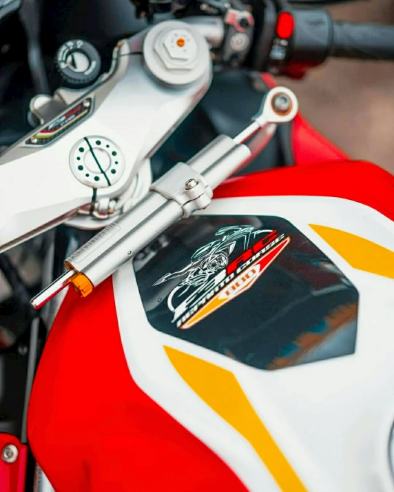 the rear ke of a motorcycle has an emblem