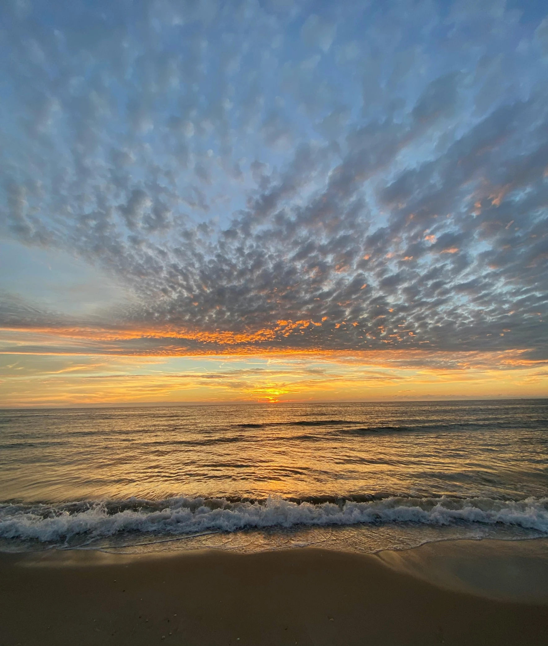 the ocean with waves coming in from the shore