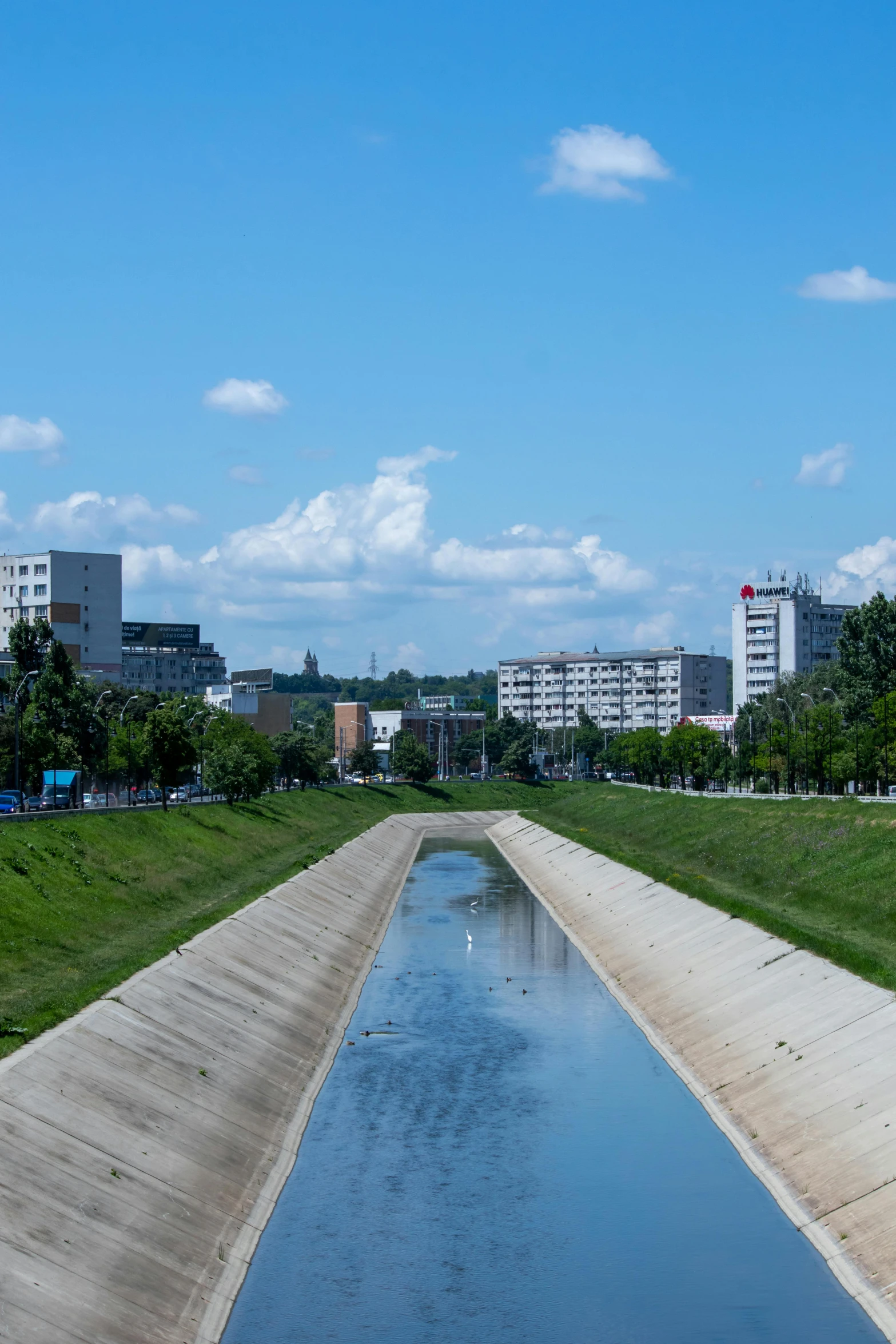 a very wide waterway near a big city