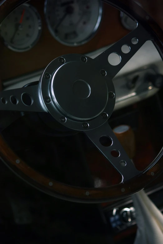 the steering wheel on this vintage sports car