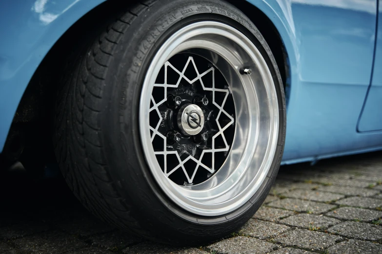 the front of a blue sports car wheel is shown