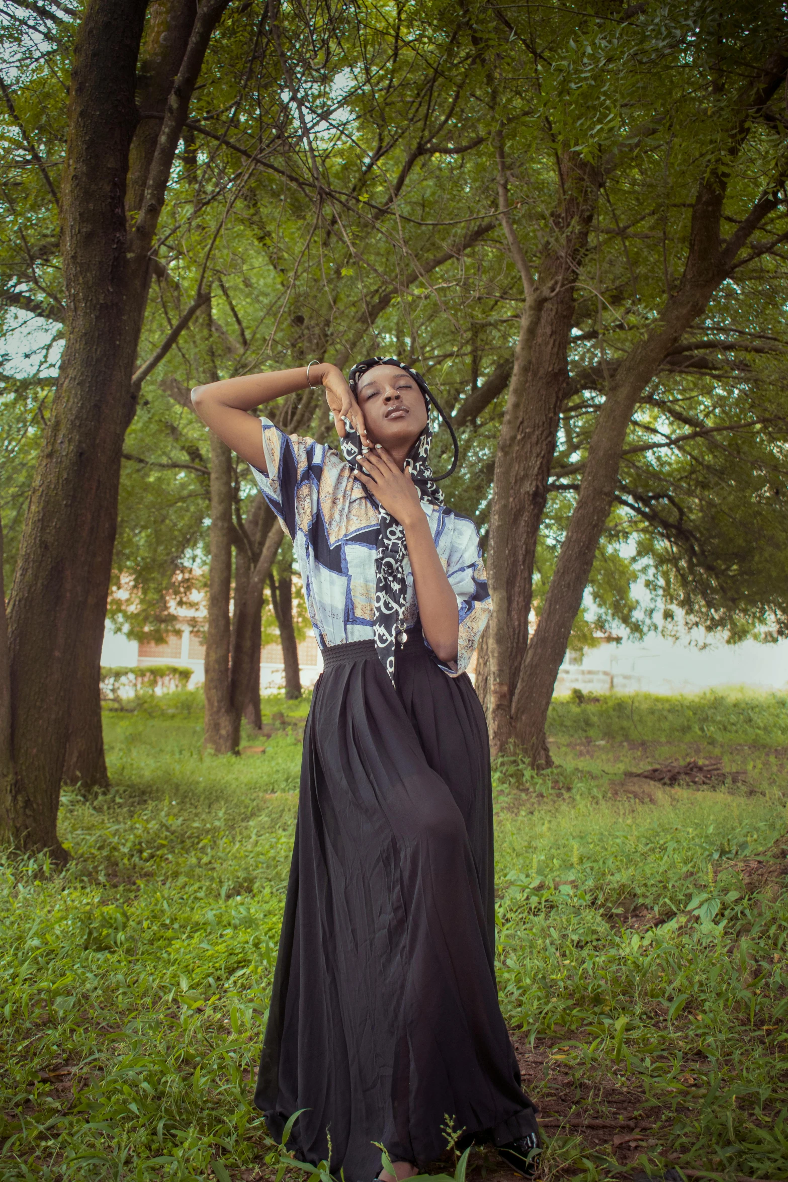 a woman in an old fashion dress is posing for the camera