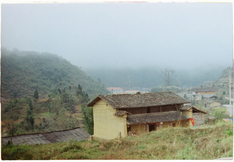 a house that is in the middle of a mountain