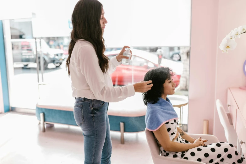 a woman is doing some hair drying at a salon