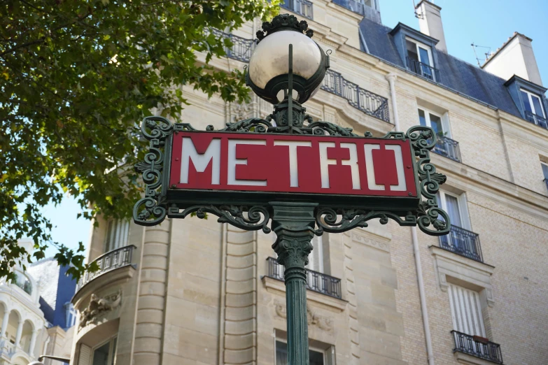 a street light and the word metro underneath it