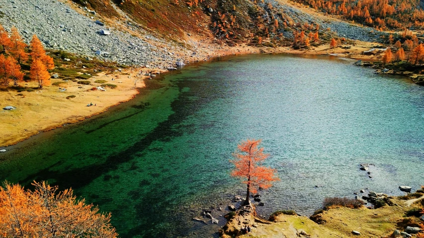 the mountain is full of clear water and mountains