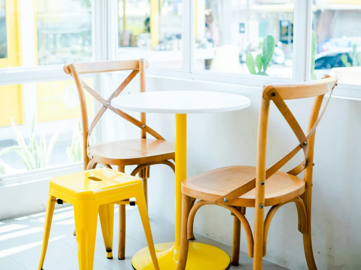 two chairs that are sitting in front of a table