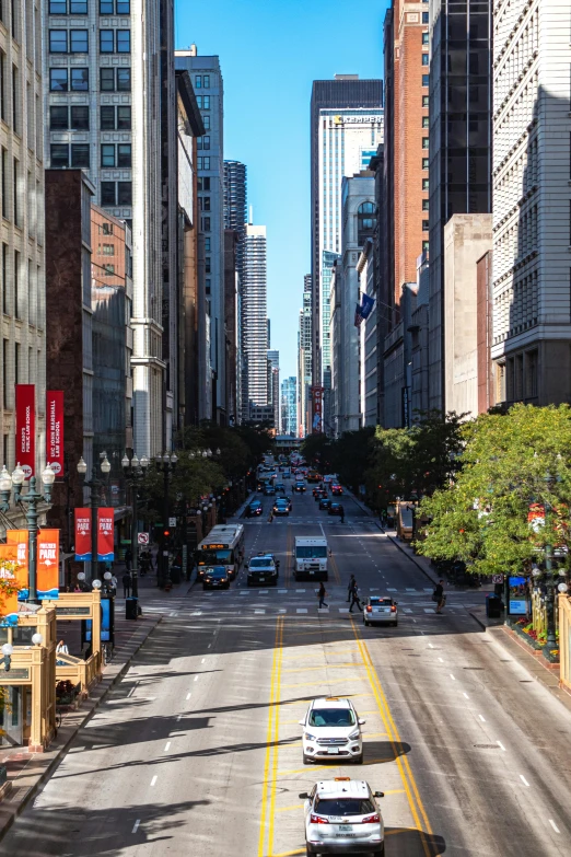 a city street is shown in the middle of an empty downtown