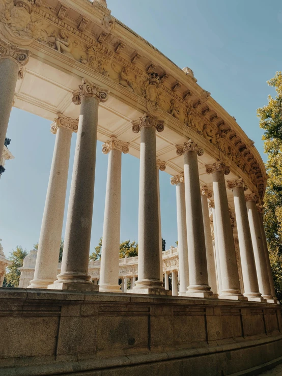 a big building with a bunch of columns on the side