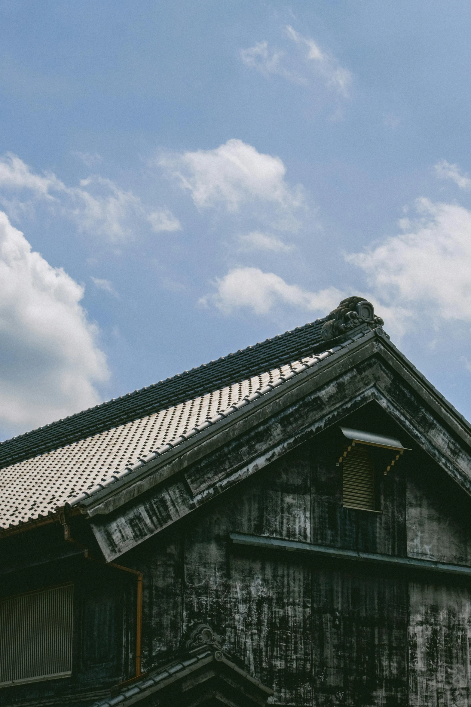 there is a tall building with an unusual roof