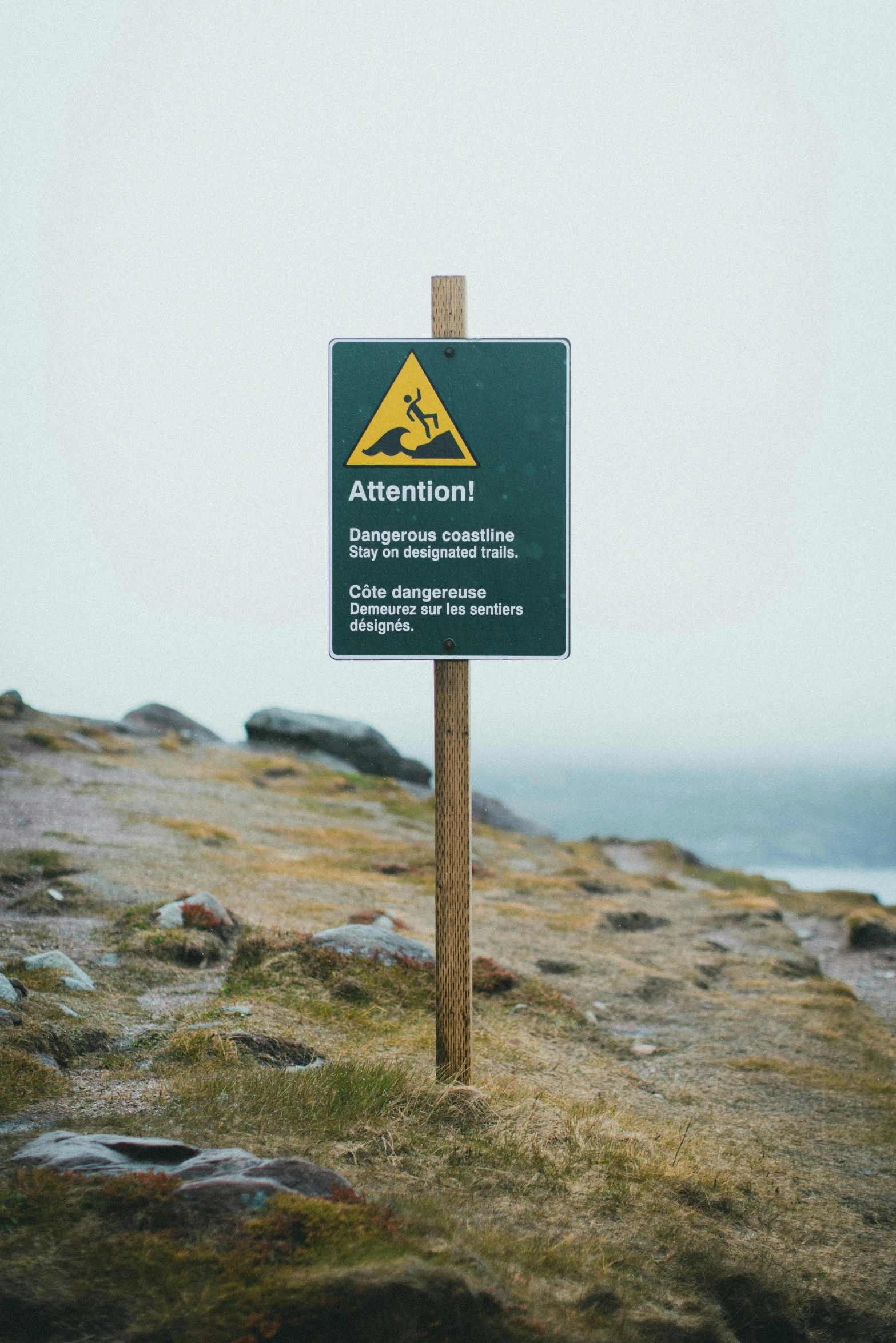 a sign warning of danger of dangerous animals