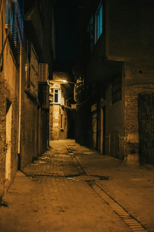 an empty alley with no people on it