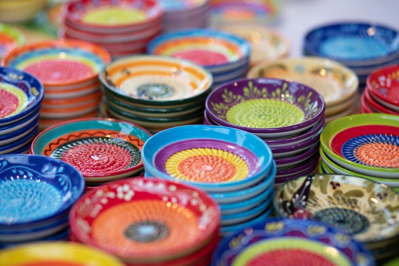 a group of bowls that are sitting on the ground