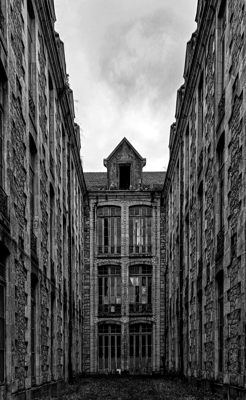 a dark alley between two tall buildings