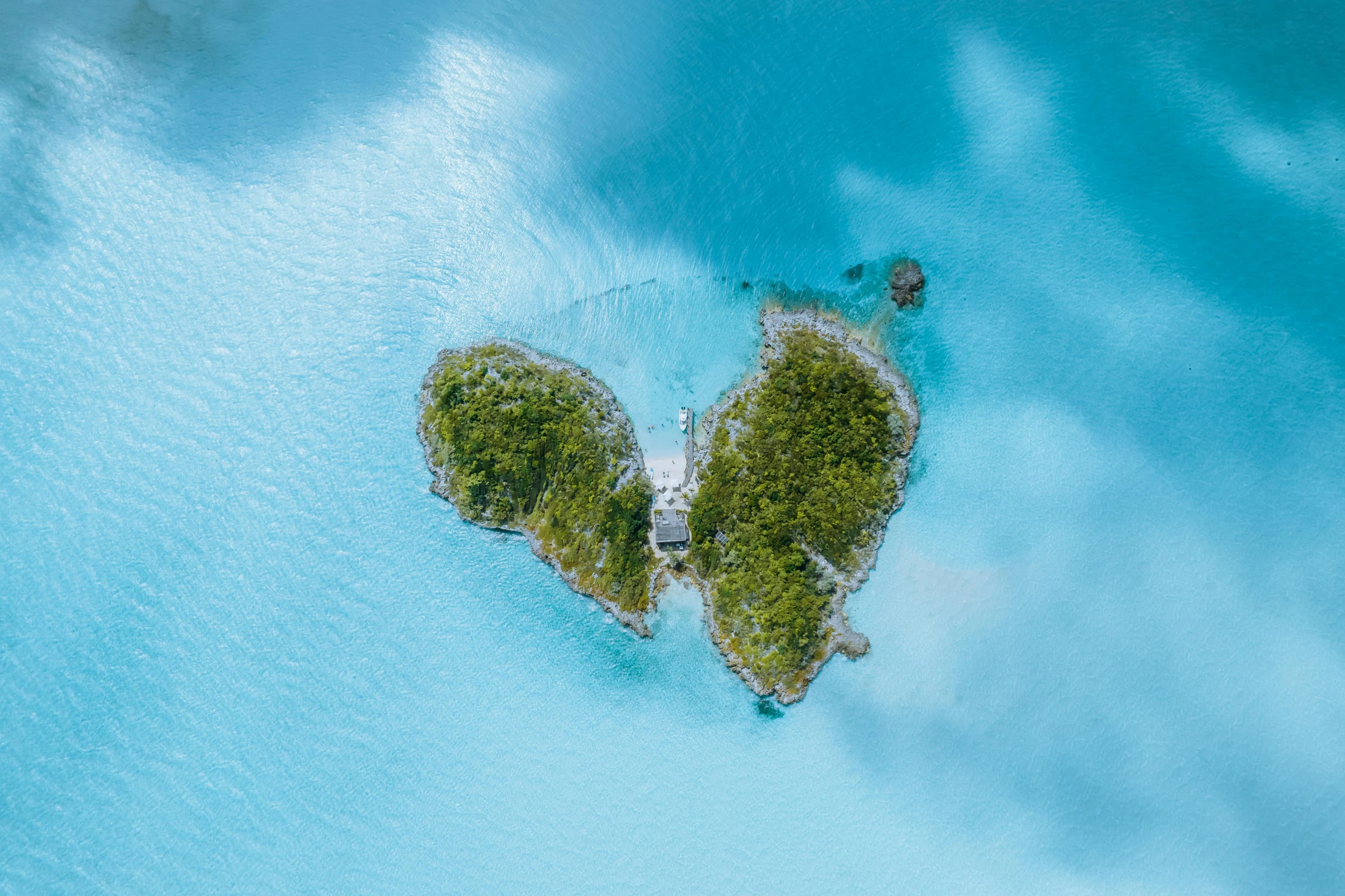 three small islands made of green trees in the water