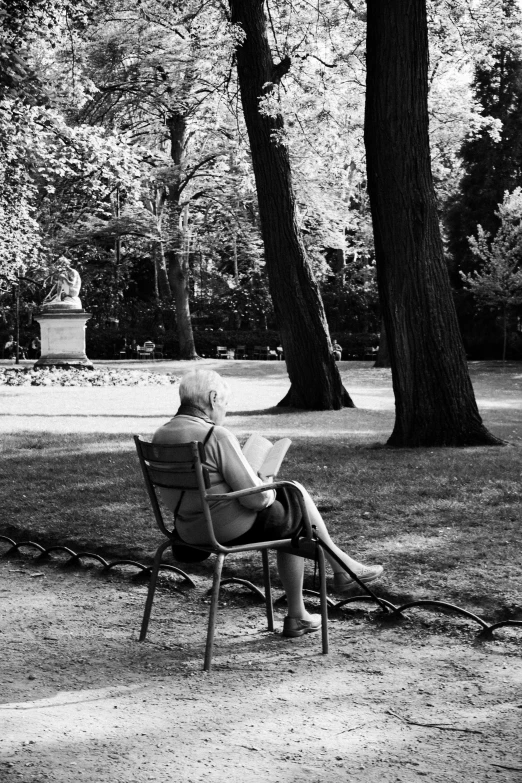 a person that is sitting on a bench