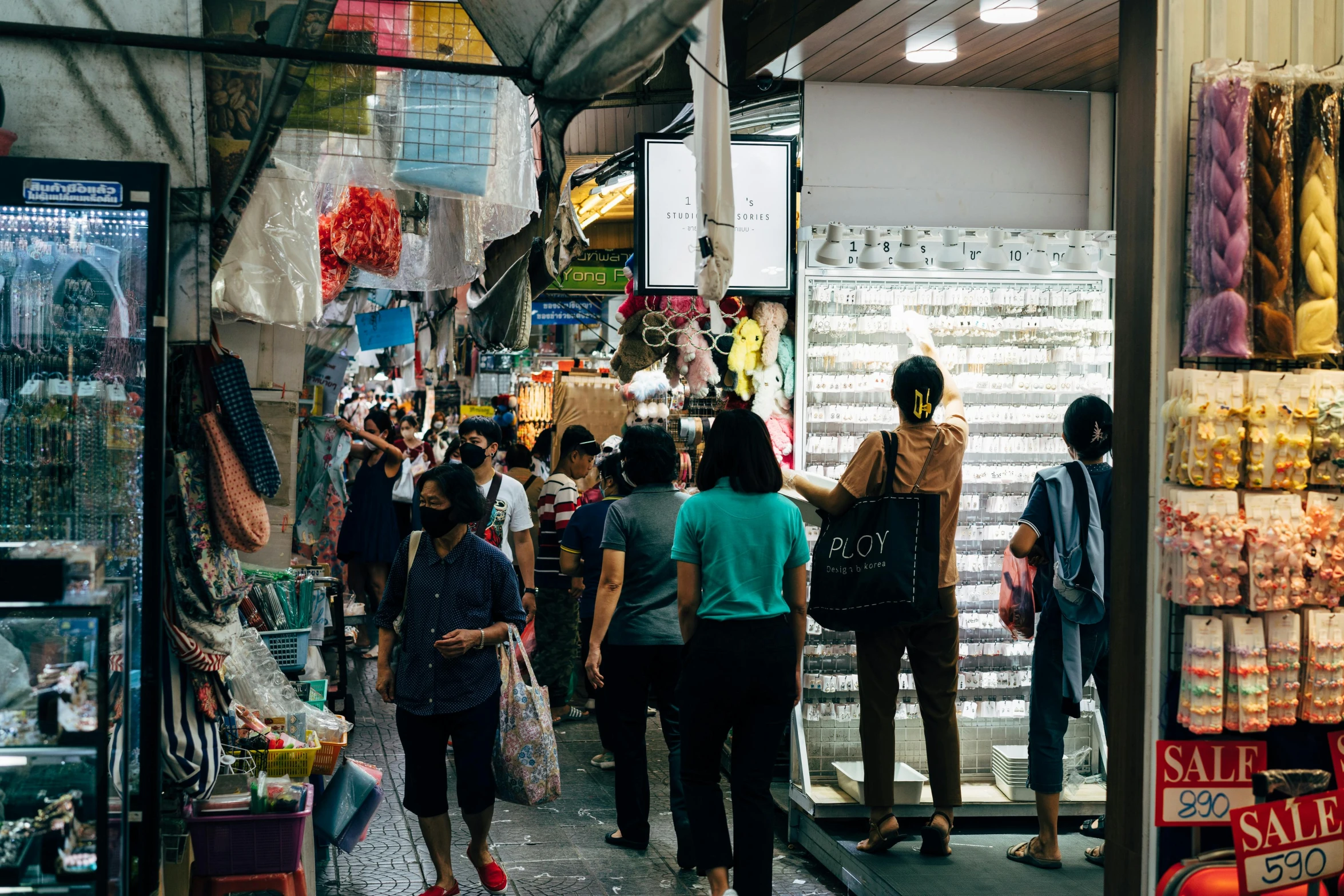 the interior of an oriental marketplace where people are buying and buying items