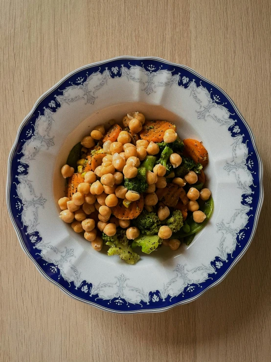 a bowl that has some kind of food inside of it