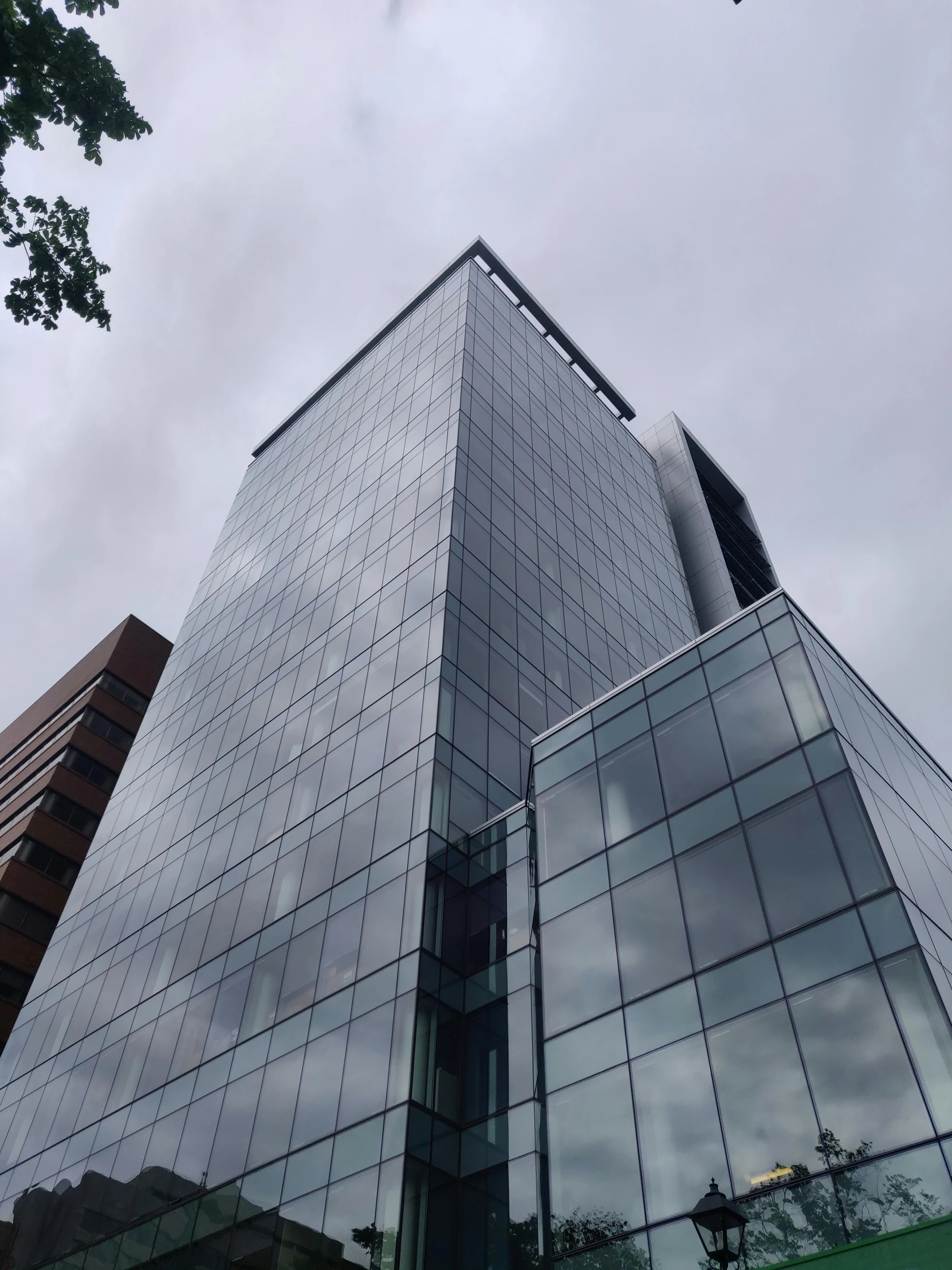 tall modern skyscr building reflecting the sky and clouds