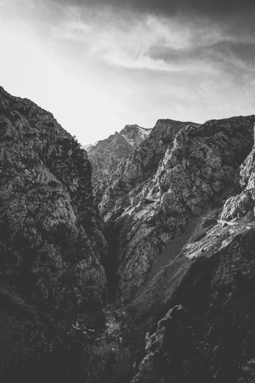 an image of the mountains with no clouds in the sky