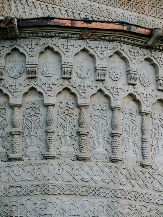 an old building that is decorated in stucco