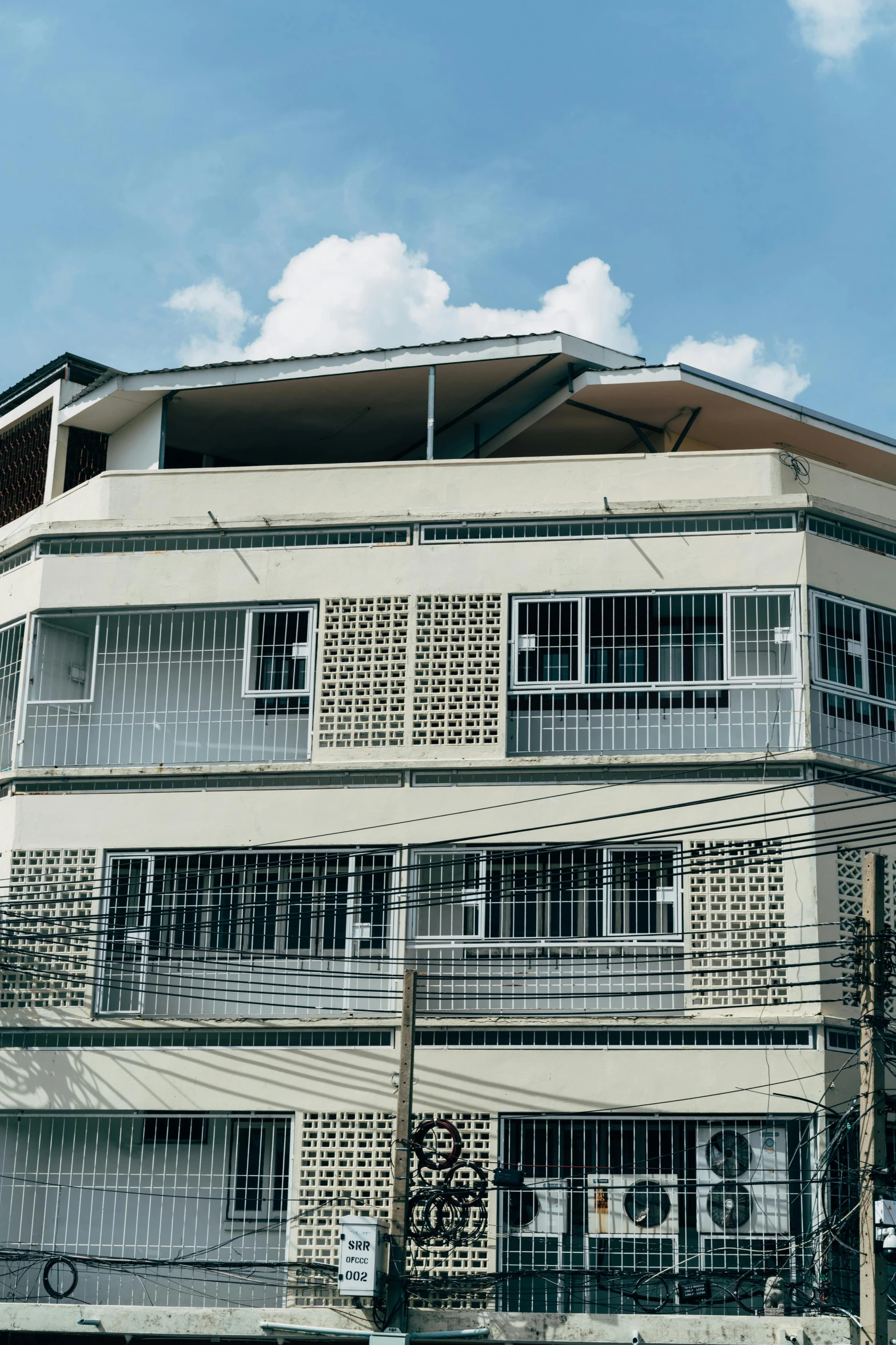 a view of an apartment building in the daytime