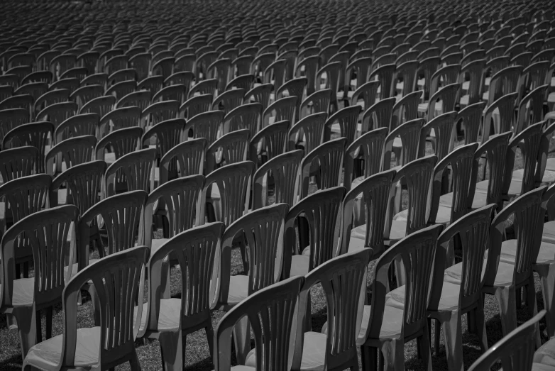 rows of empty chairs sitting in an auditorium