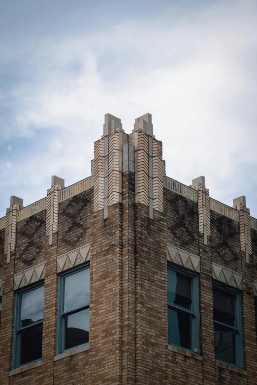 a tall building that has some windows on it