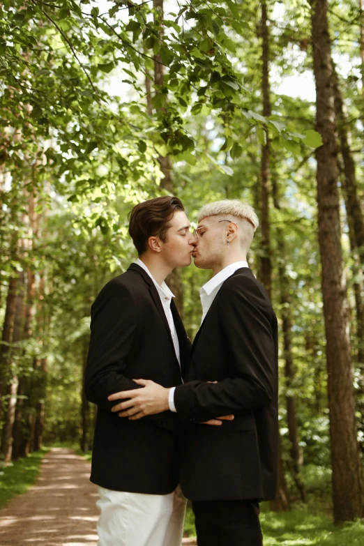 the couple kissing in the forest together