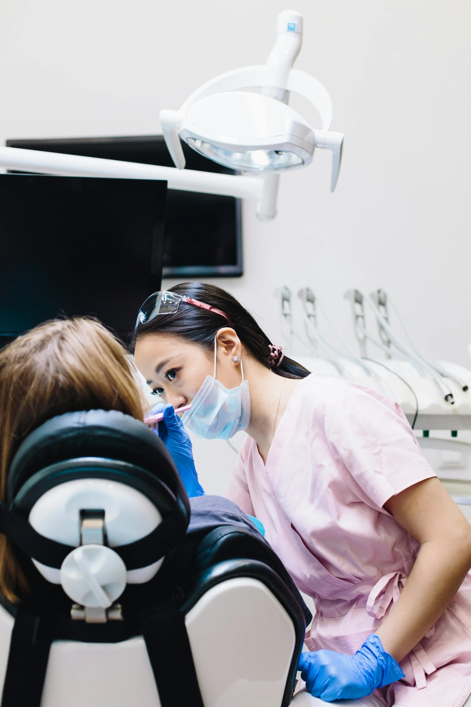 the dentist has her face checked as if it were having 