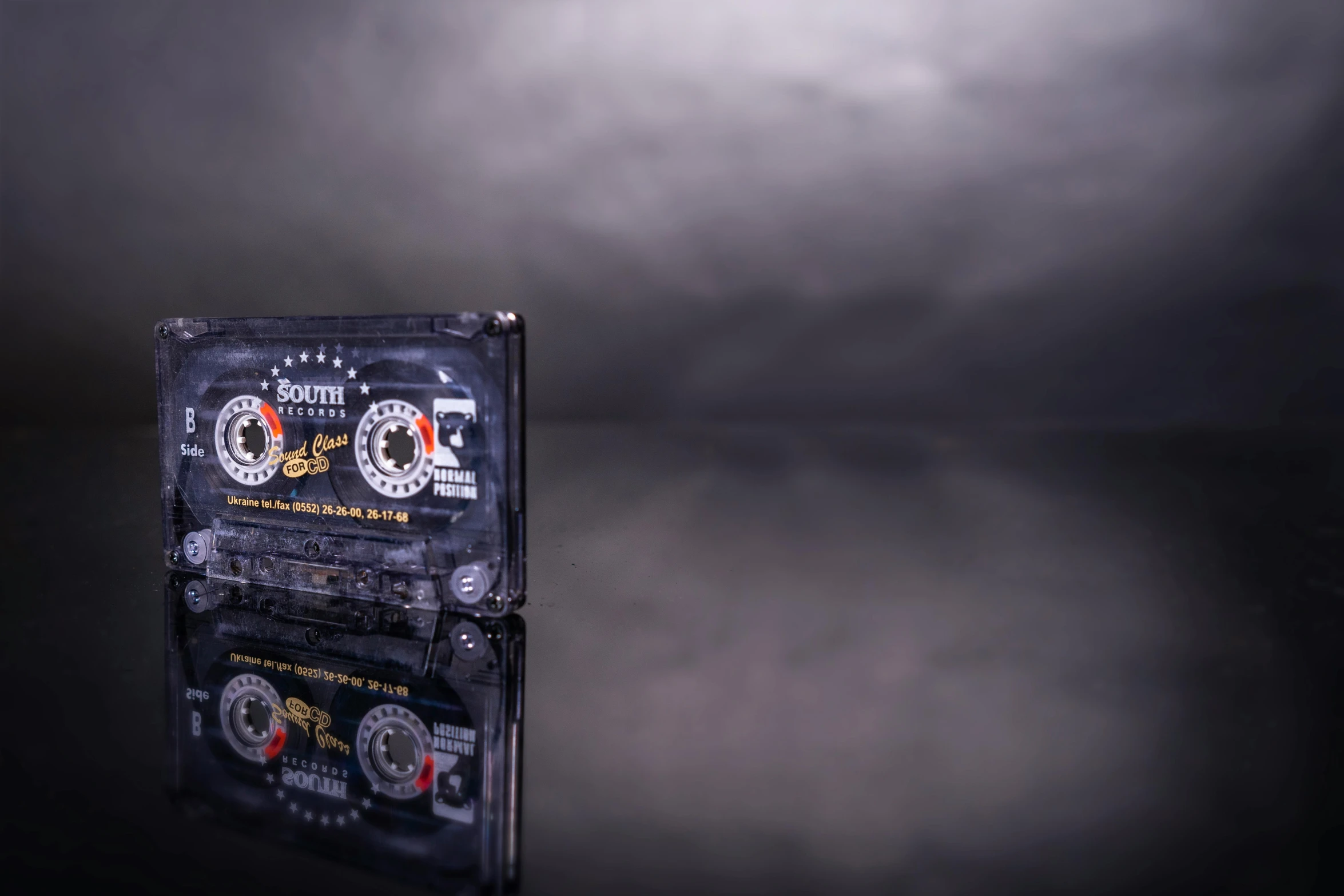 an old time radio set on the ground in a dark room