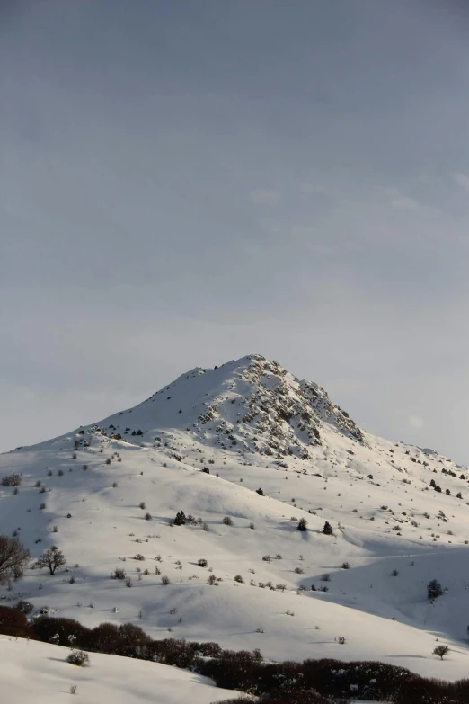 there is snow on the mountains and it looks like they are covered with a dusting of snow