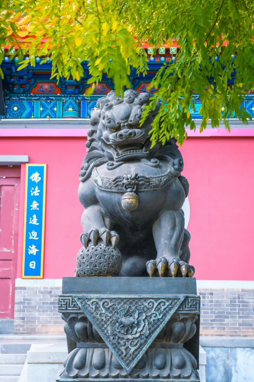 a statue of two lions in front of a building