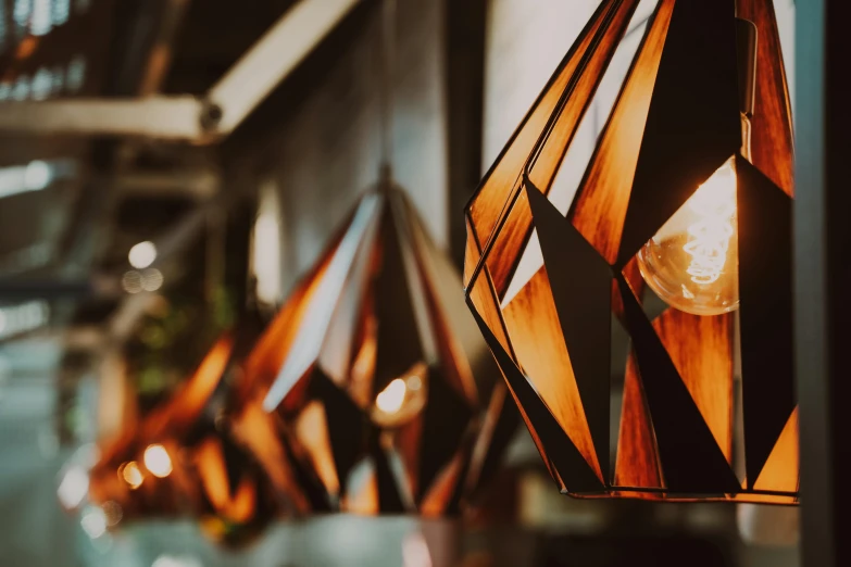 a group of lights hanging from a ceiling over a table