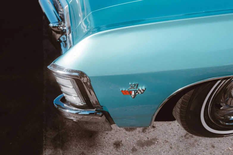 closeup of the fender badge on an old model car