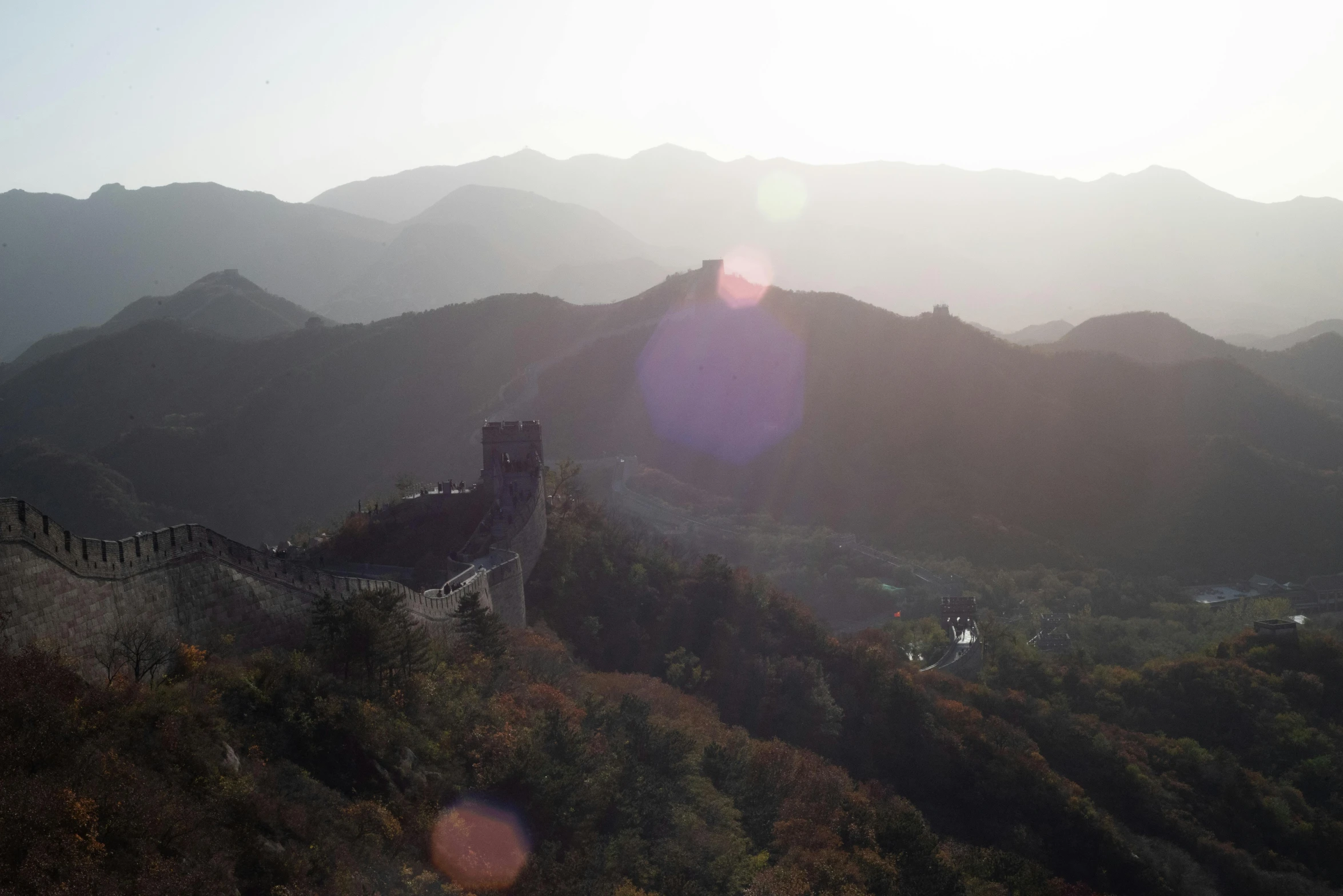 the great wall is in the distance of some mountains