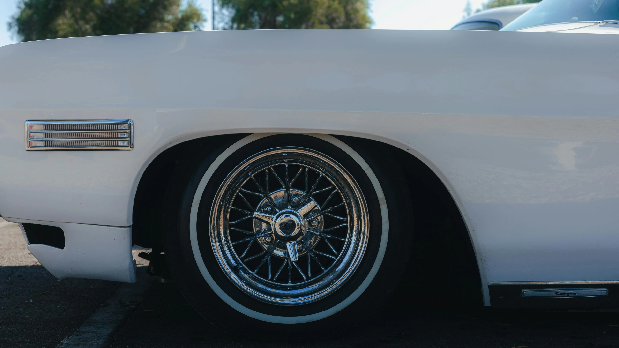 the wheel and rims of an old car are shown