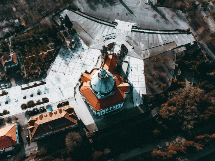 a church that is sitting in the middle of a street