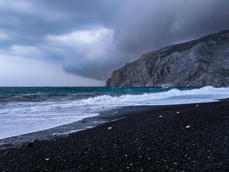 there are dark waves in the water at the beach