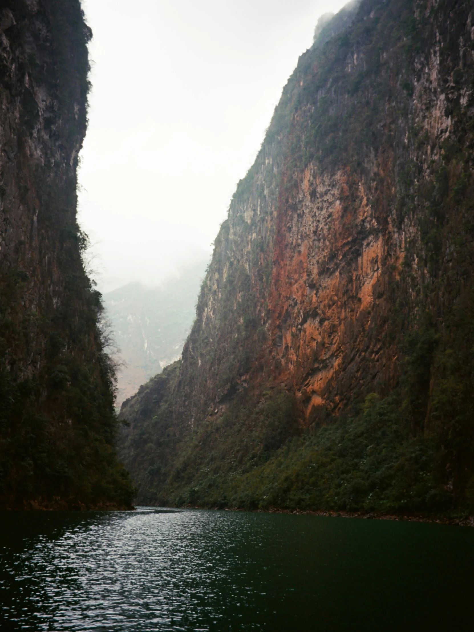 the landscape of a mountain and lake on a cloudy day