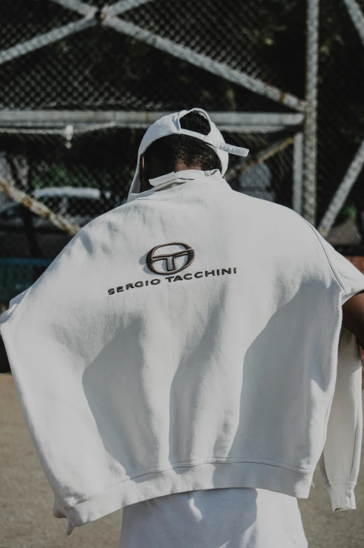 a white towel is covering a tennis player's shirt