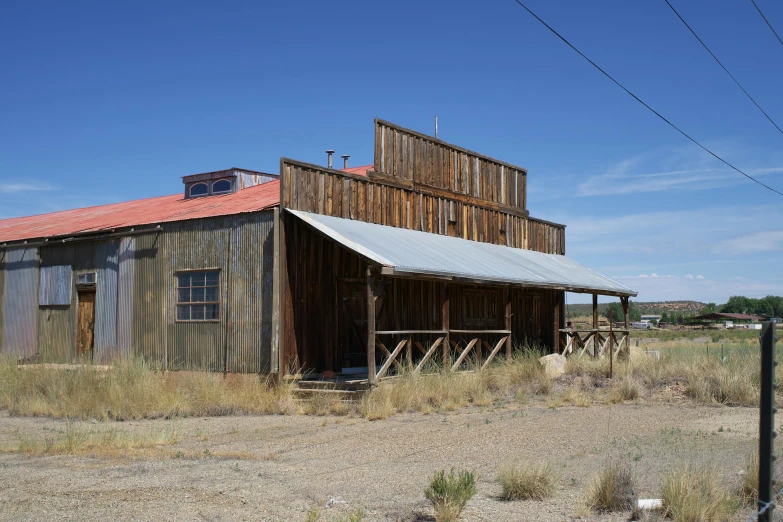 an old barn in the middle of nowhere