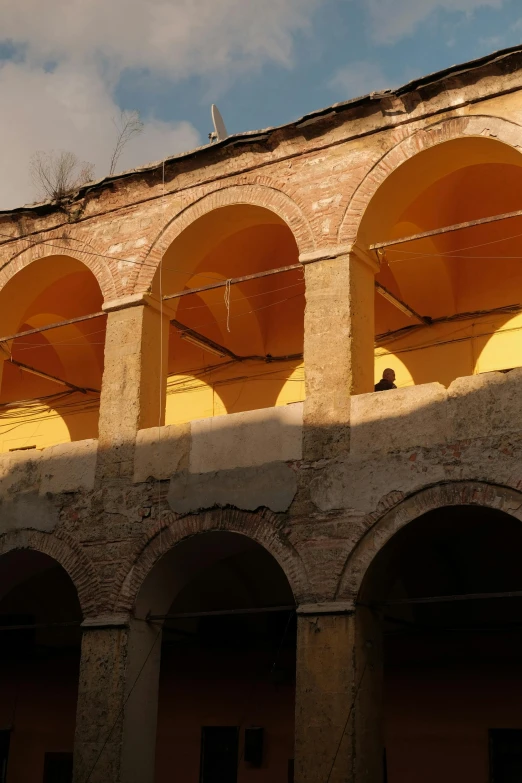 arches are in between three stone buildings