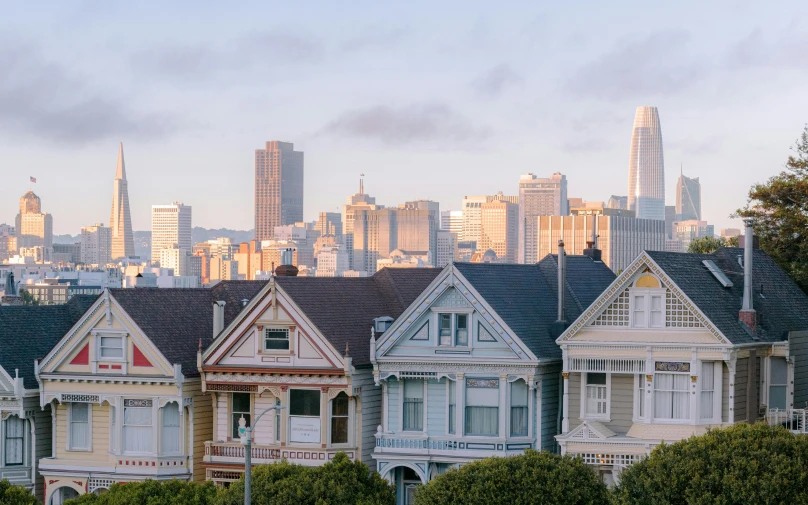 the city skyline can be seen behind several row houses