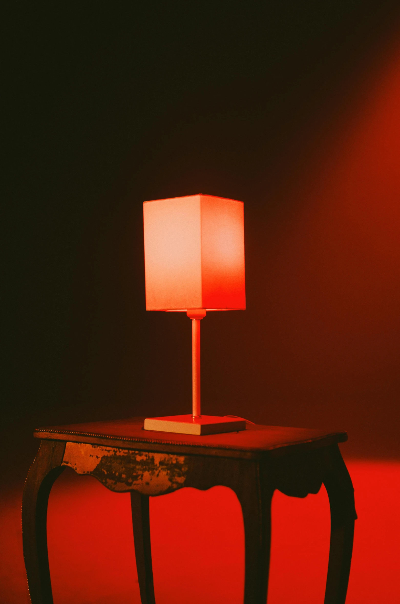 a lamp that is sitting on top of a table