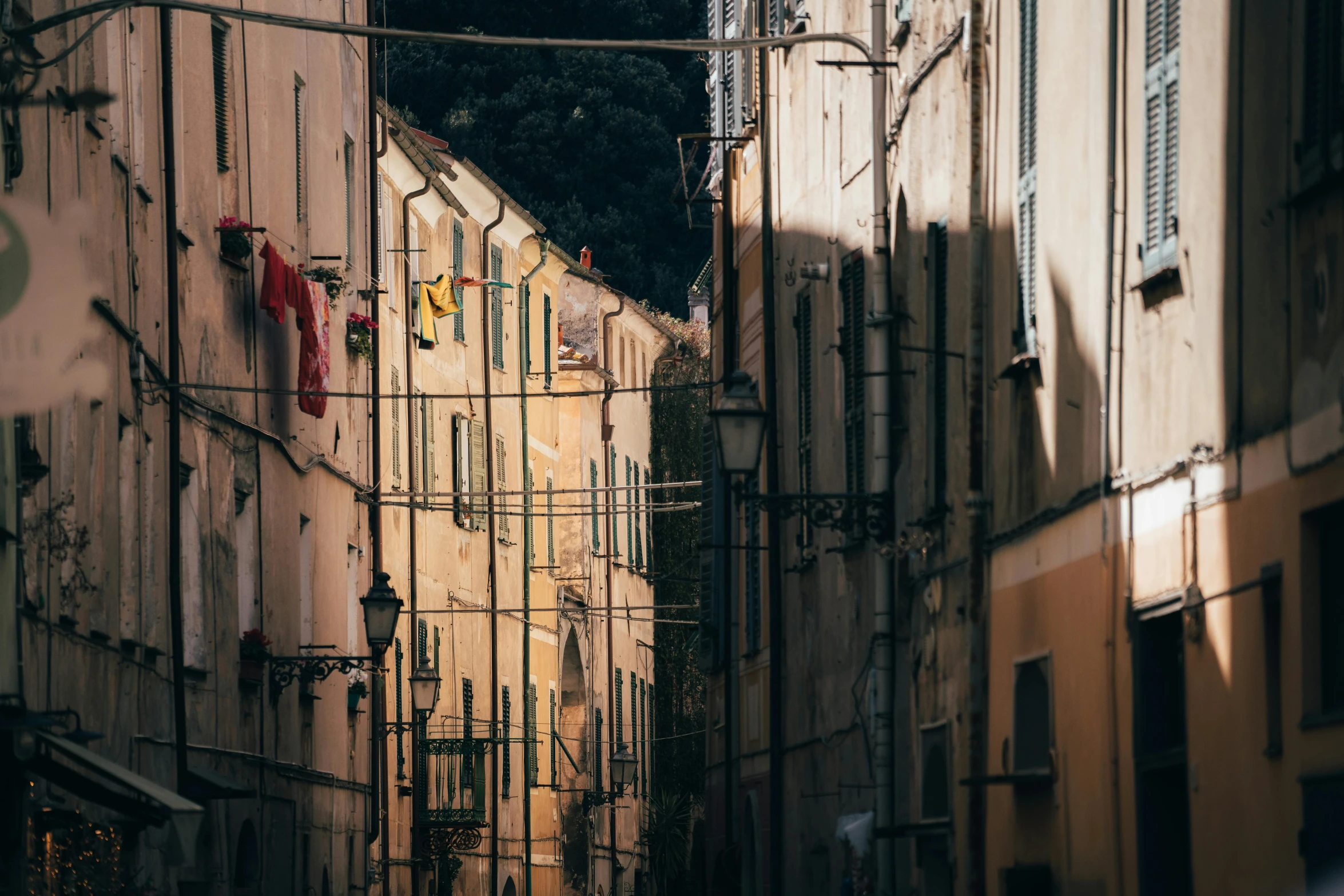 narrow alleyway with many windows and buildings in the distance