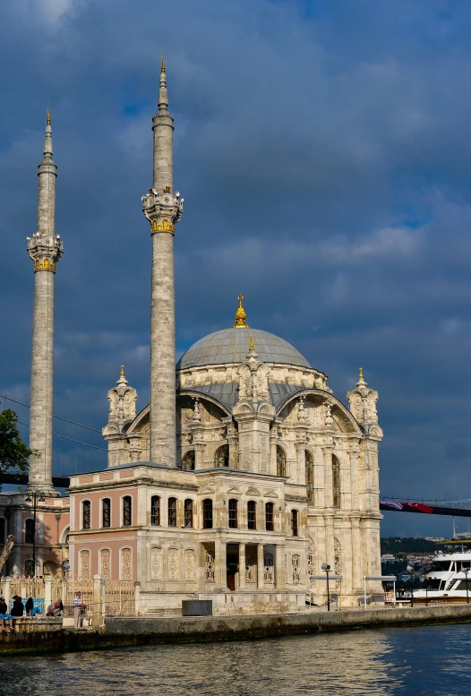 the building has two columns on the front and four pillars