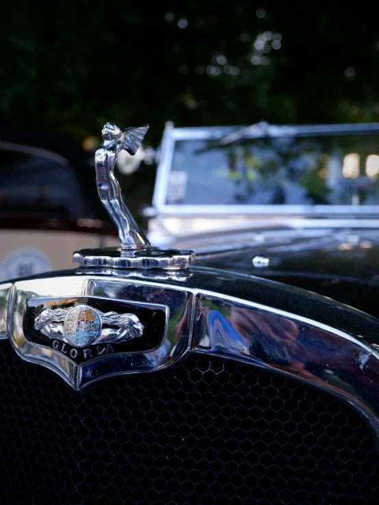 a hood ornament on the front of a vintage car