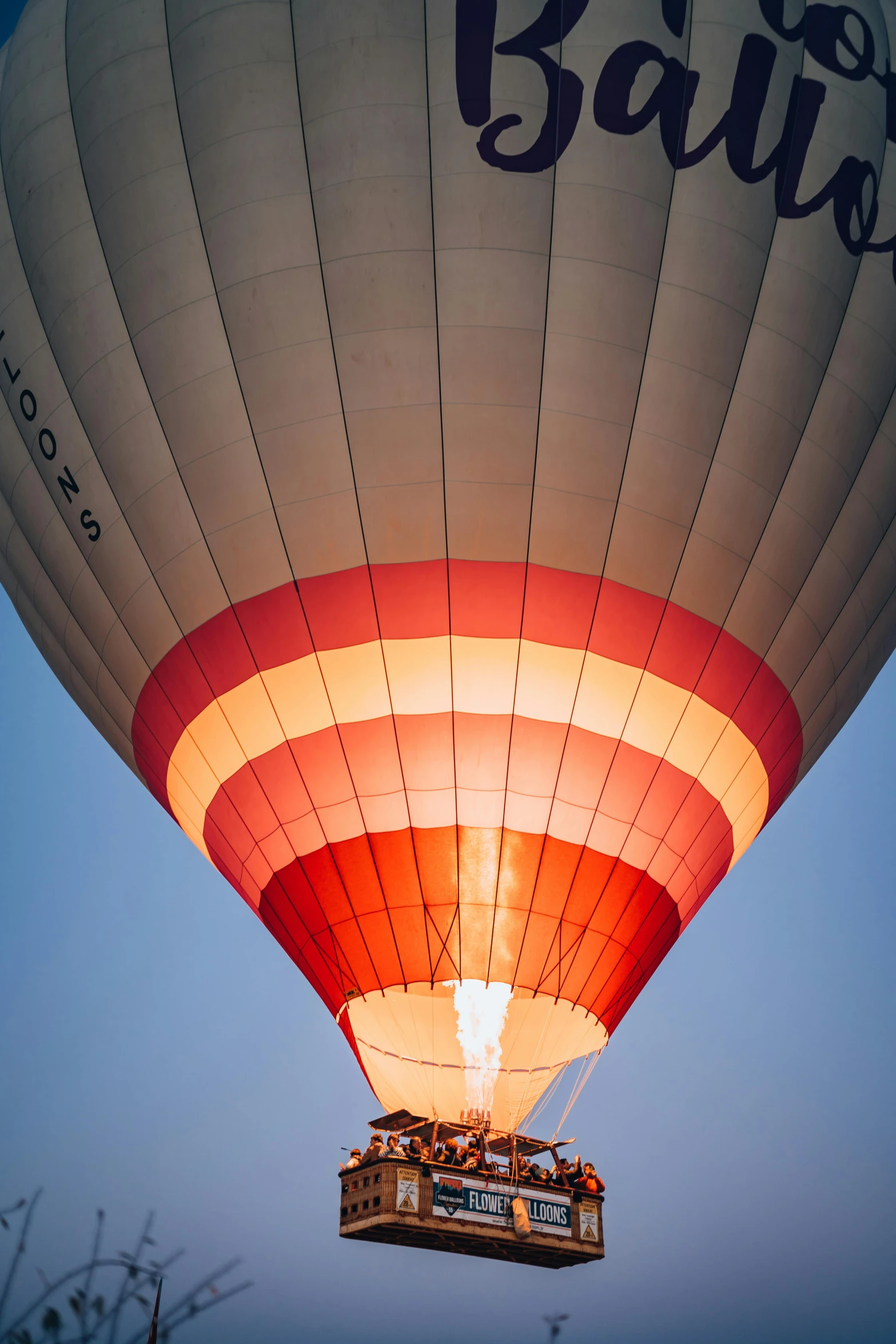 a large  air balloon with the word'ballon'over it