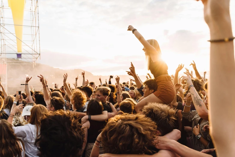 a crowd of people who are standing up